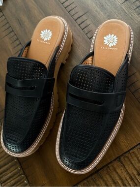 YELLOW BOX | SHERLYN LOAFER MULE IN BLACK size 10